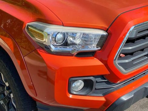 Used 2017 Toyota Tacoma SR5 w/ Tow Package AWD/4WD image 4