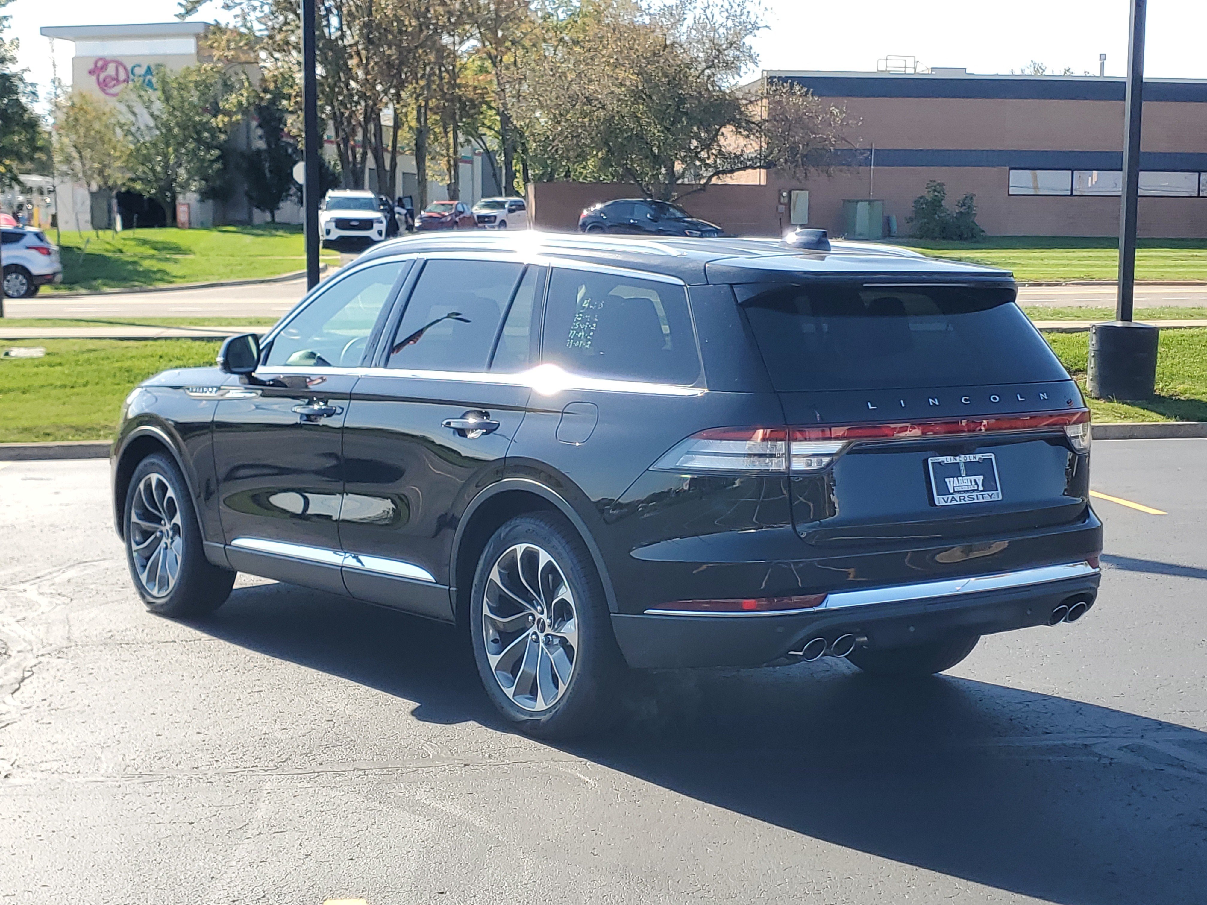 New 2027 Lincoln Aviator AWD image 3