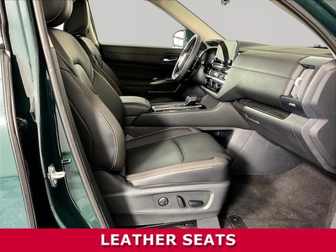 Certified 2025 Nissan Pathfinder SL FWD image 28