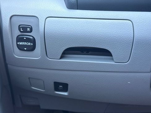 Used 2011 Toyota Camry LE FWD image 27