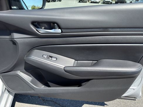 Used 2024 Nissan Altima 2.5 SV image 30