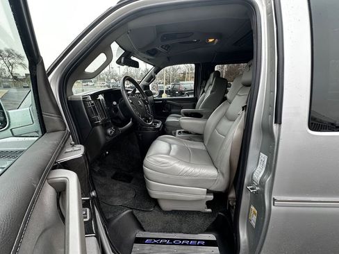 Used 2021 GMC Savana 2500 LS w/ Enhanced Convenience Package image 10