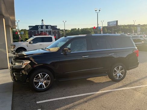 Used 2024 Ford Expedition Limited RWD image 4