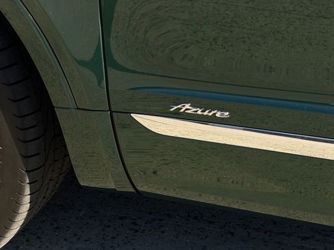 Used 2023 Bentley Bentayga Extended Wheelbase image 17