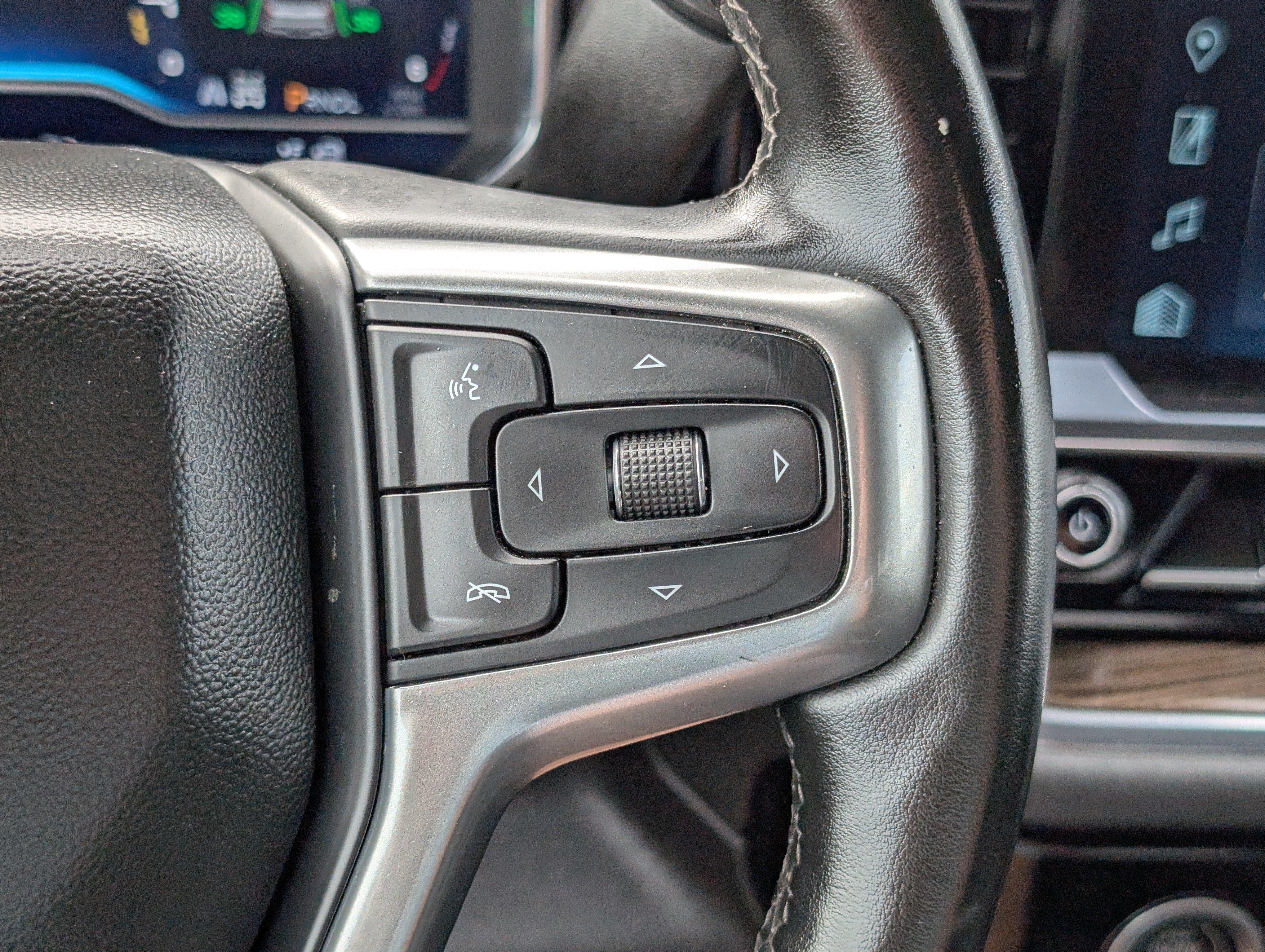 Used 2023 Chevrolet Silverado 1500 LT AWD/4WD image 19