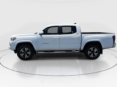 Used 2017 Toyota Tacoma SR5 RWD image 8