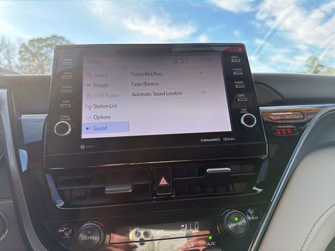 Used 2024 Toyota Camry SE image 12