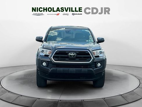 Used 2019 Toyota Tacoma SR5 AWD/4WD image 8