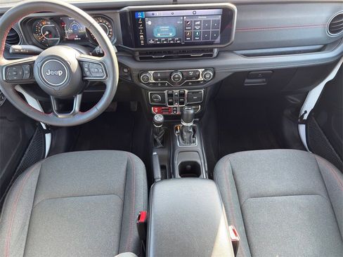Used 2024 Jeep Wrangler Unlimited Rubicon image 30