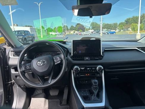 Used 2024 Toyota RAV4 XLE AWD/4WD image 12