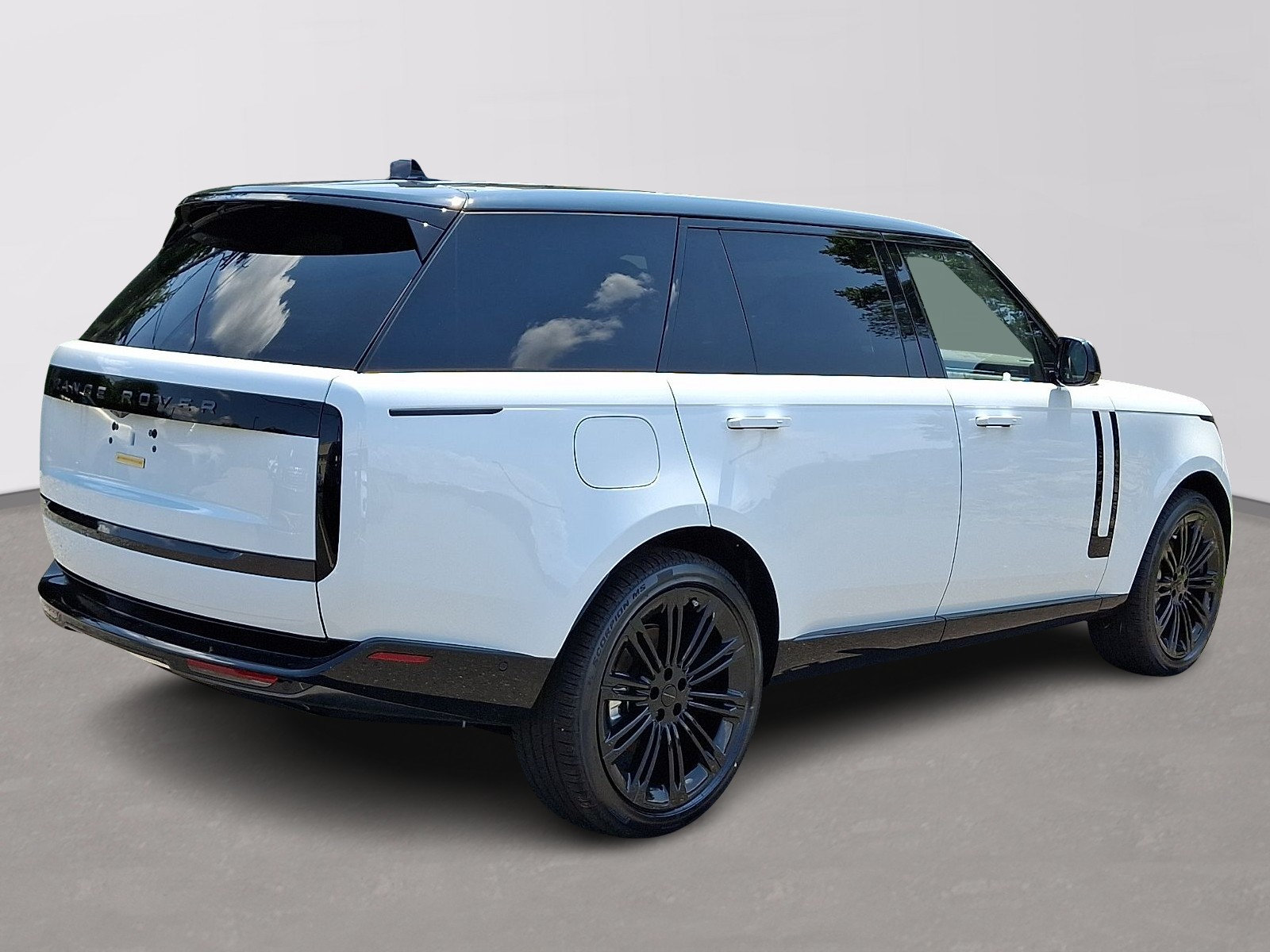 New 2026 Land Rover Range Rover Long Wheelbase SE AWD/4WD image 3