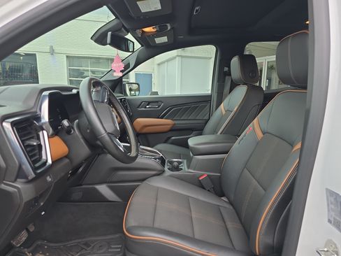 Used 2023 GMC Canyon AT4 w/ Canyon Safety Plus Package AWD/4WD image 14