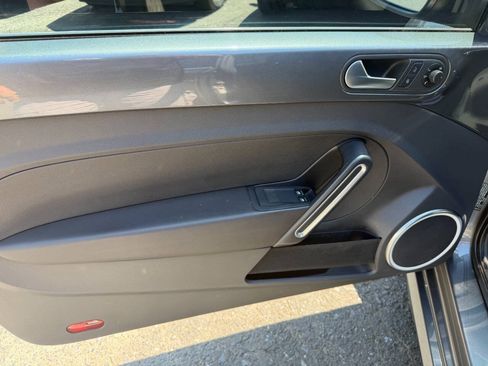 Used 2014 Volkswagen Beetle TDI FWD image 17