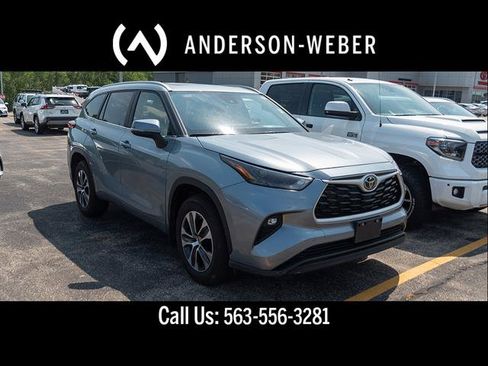 Used 2023 Toyota Highlander XLE AWD/4WD image 1