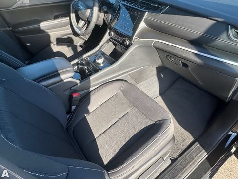 Certified 2023 Jeep Grand Cherokee L Laredo AWD/4WD image 18