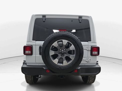 Used 2022 Jeep Wrangler Unlimited Sahara w/ Cold Weather Group AWD/4WD image 5