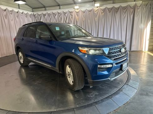 Used 2020 Ford Explorer XLT w/ Equipment Group 202A AWD/4WD image 2