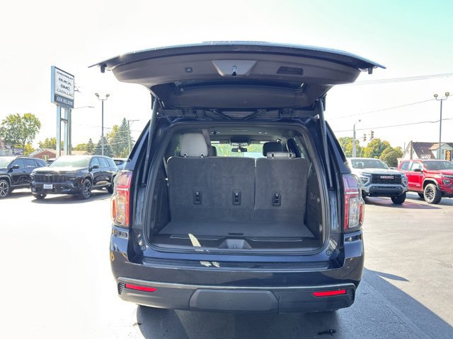 Used 2022 Chevrolet Tahoe Z71 w/ Luxury Package AWD/4WD image 9