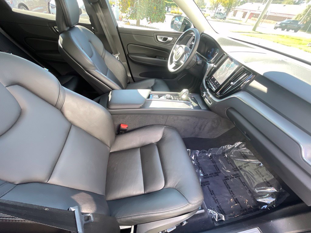 Certified 2024 Volvo XC60 B5 Core w/ Protection Package Premier AWD/4WD image 16