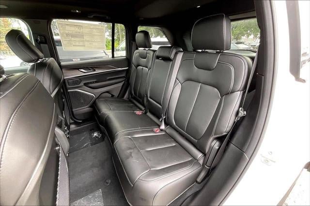 New 2026 Jeep Grand Cherokee Limited w/ Limited Altitude Package AWD/4WD image 28