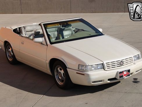 Used 2002 Cadillac Eldorado Touring w/ Preffered Equipment Group image 12