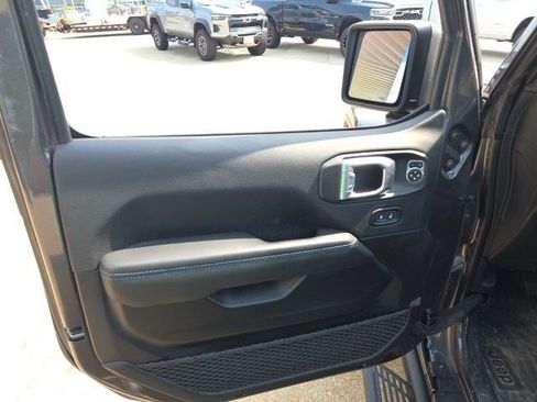 Used 2022 Jeep Wrangler Unlimited Rubicon 4xe w/ Cold Weather Group AWD/4WD image 17