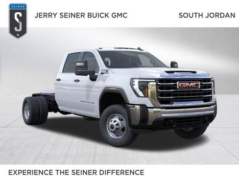 New 2025 GMC Sierra 3500 Pro w/ Convenience Package AWD/4WD image 1
