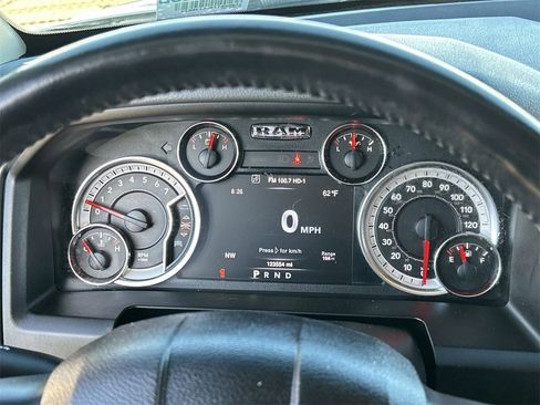 Used 2020 RAM 1500 Classic SLT w/ Luxury Group image 27