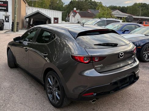 Used 2019 MAZDA MAZDA3 Hatchback w/ Preferred Package FWD image 4