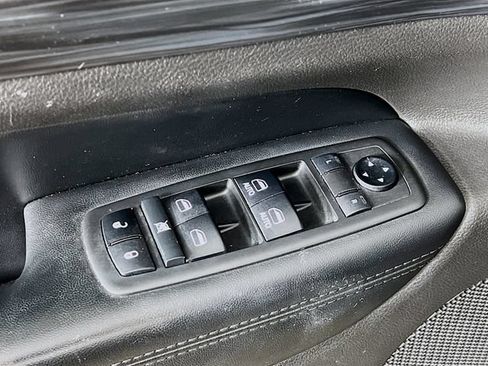 Used 2019 Jeep Grand Cherokee Altitude AWD/4WD image 9