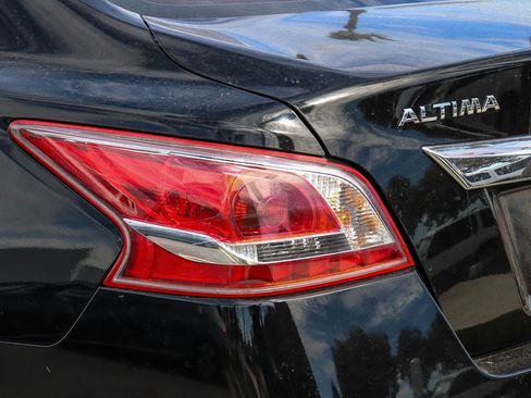 Used 2013 Nissan Altima 2.5 S FWD image 12