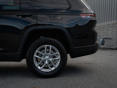 Used 2025 Jeep Grand Cherokee L Laredo RWD image 6