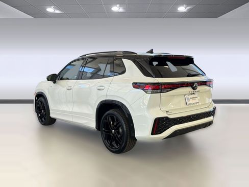 New 2026 Volkswagen Tiguan SE R-Line FWD image 3