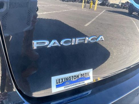 Used 2017 Chrysler Pacifica LX w/ Tire & Wheel Group image 26