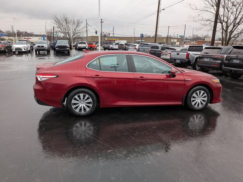 Certified 2020 Toyota Camry LE image 11
