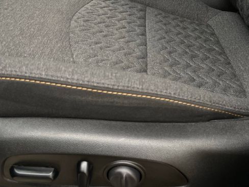 Used 2023 Chevrolet Equinox LT FWD image 23