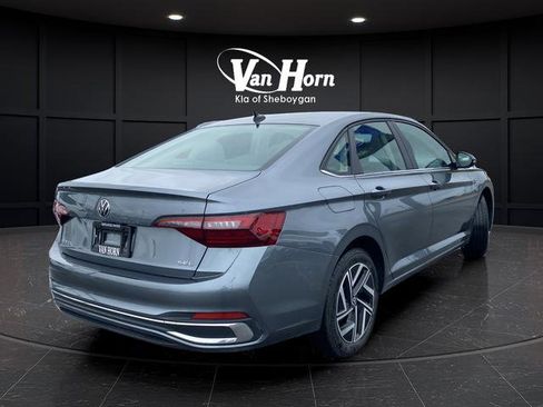 Used 2024 Volkswagen Jetta SEL FWD image 3