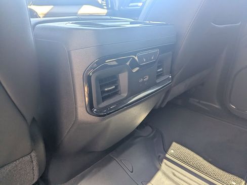 Used 2025 GMC Sierra 1500 AT4 w/ Technology Package AWD/4WD image 17