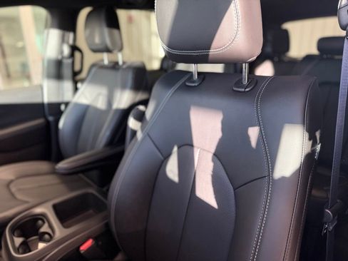 New 2026 Chrysler Pacifica Select image 23