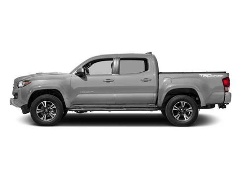 Used 2016 Toyota Tacoma TRD Sport image 3