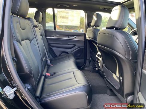 New 2025 Jeep Grand Cherokee Limited w/ Black Appearance Package image 7