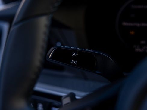 Used 2025 Porsche 911 Carrera image 39