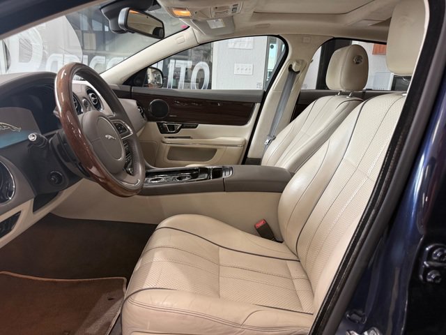 Used 2014 Jaguar XJ L Portfolio RWD image 8
