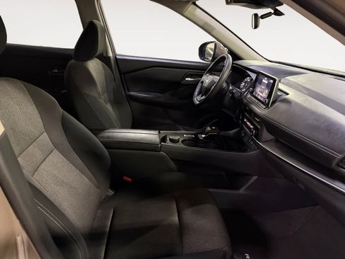 Used 2025 Nissan Rogue SV image 18