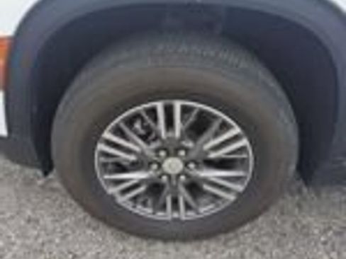 Used 2026 Chevrolet Traverse LT w/ Driver Confidence Package FWD image 12