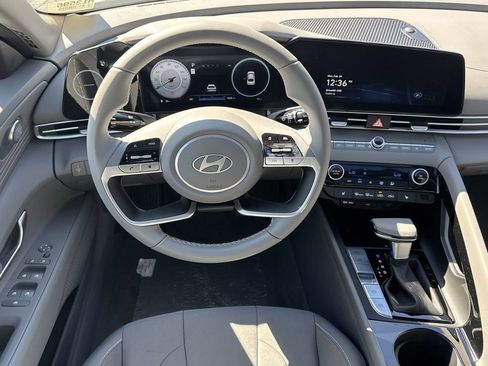 New 2025 Hyundai Elantra SEL FWD image 23