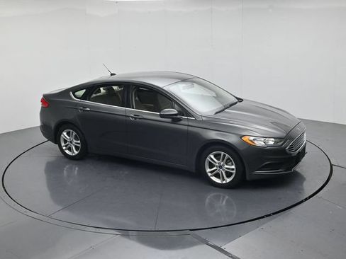 Used 2018 Ford Fusion SE FWD image 40