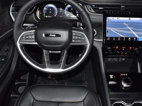 New 2025 Jeep Grand Cherokee Limited w/ Trailer Tow Package image 14