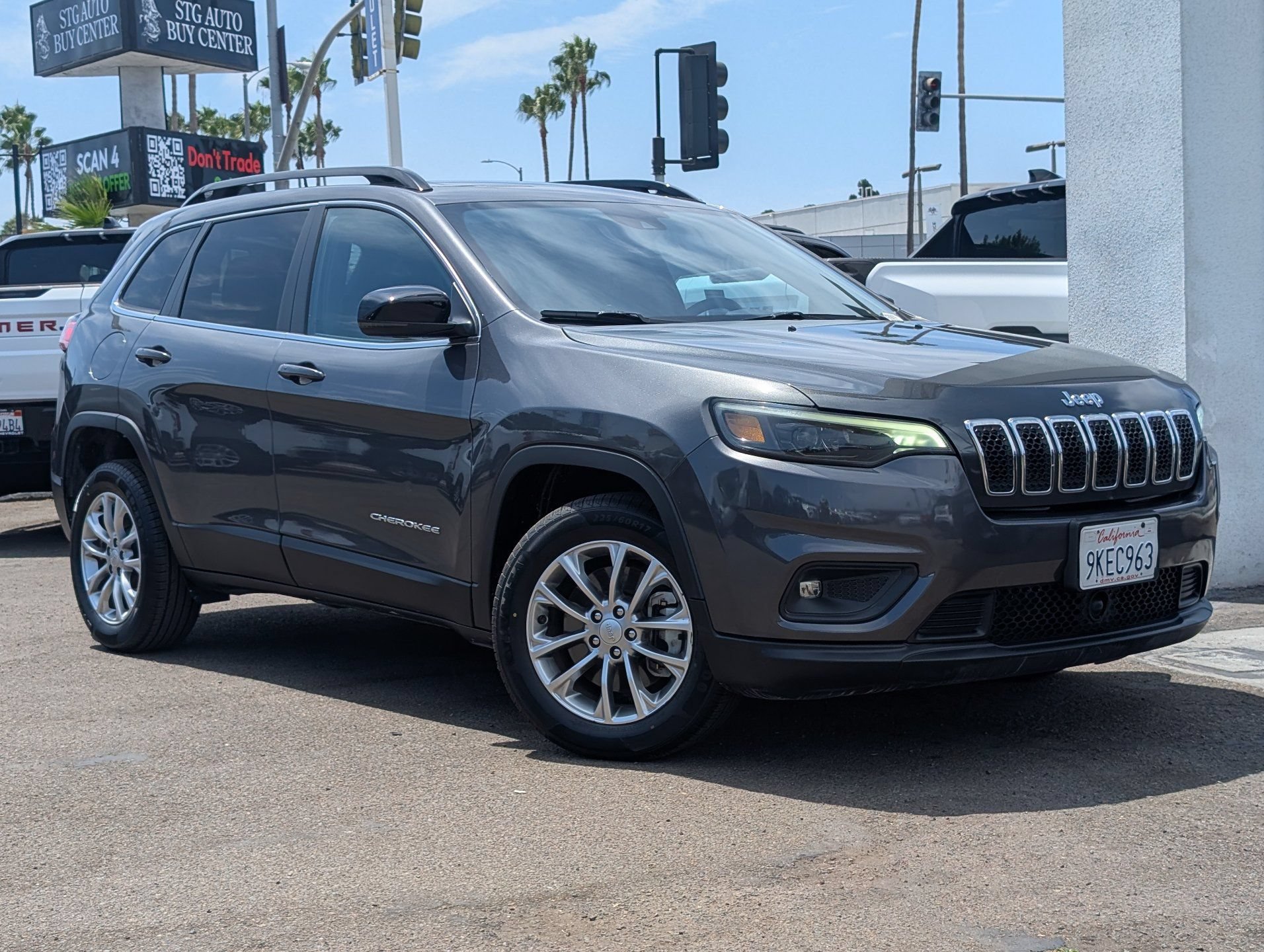Used 2022 Jeep Cherokee Latitude Lux w/ Sun & Sound Group FWD image 2