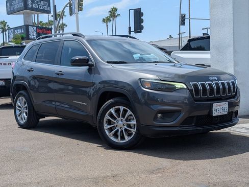 Used 2022 Jeep Cherokee Latitude Lux w/ Sun & Sound Group FWD image 2
